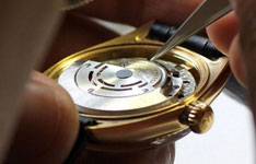 浪琴手表里面有水珠玻璃里面雾面